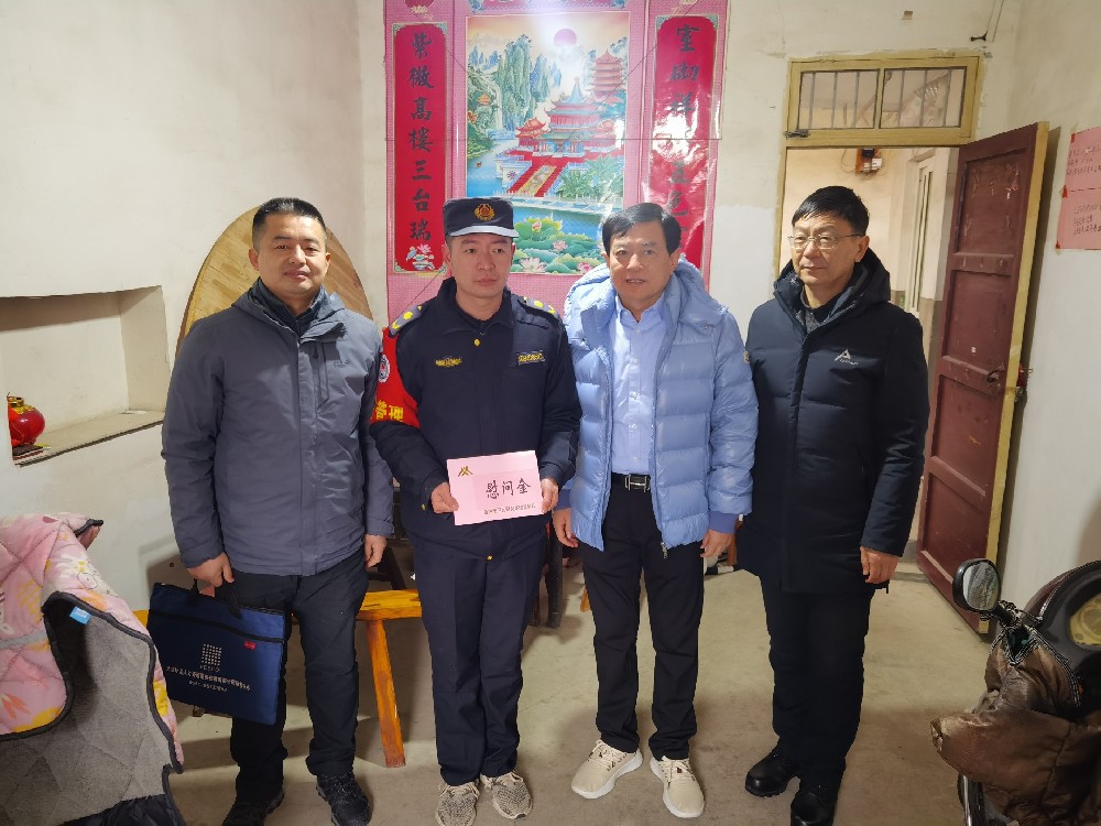 合肥见义勇为基金会组织看望慰问阚剑